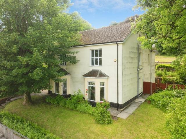 6 bedroom detached house for sale