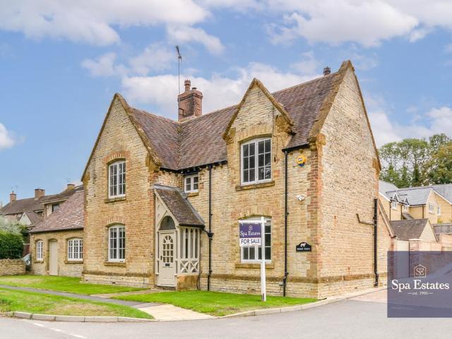 6 bedroom detached house for sale