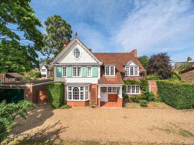 6 bedroom detached house for sale