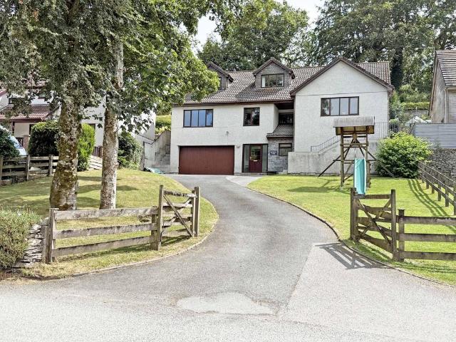 6 bedroom detached house for sale