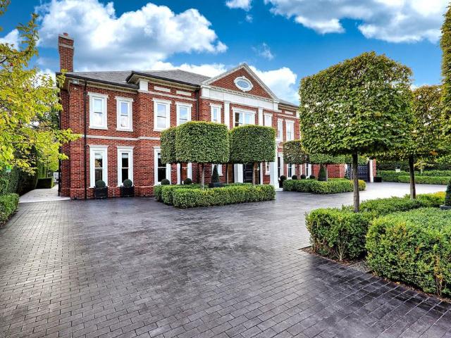 6 bedroom detached house for sale