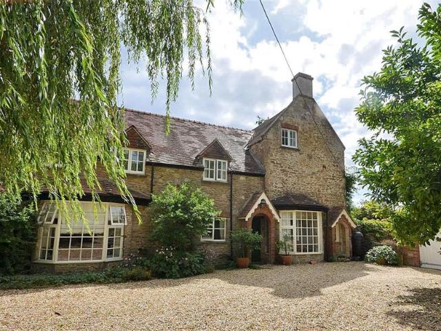 6 bedroom detached house for sale
