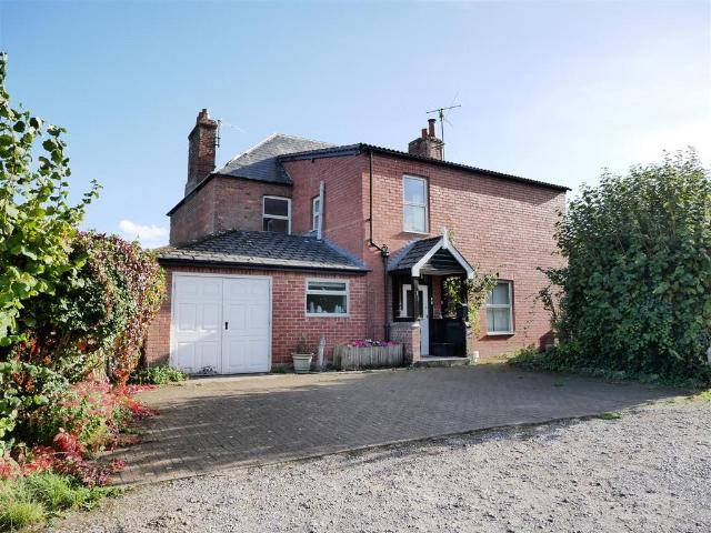 6 bedroom detached house for sale