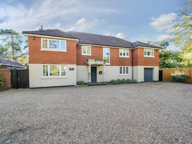 6 bedroom detached house for sale