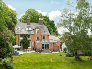 6 bedroom detached house for sale