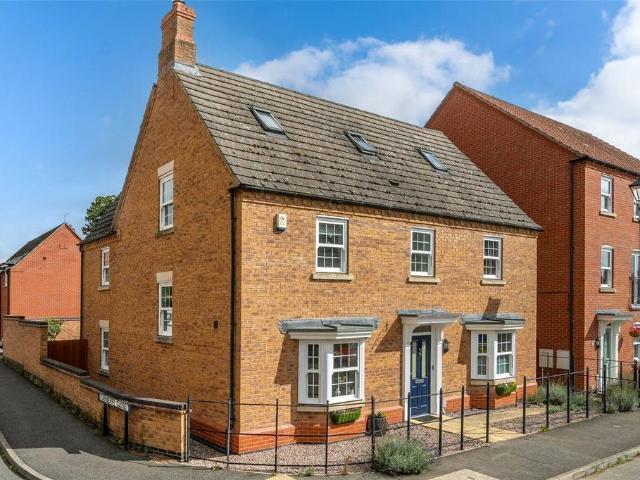 6 bedroom detached house for sale
