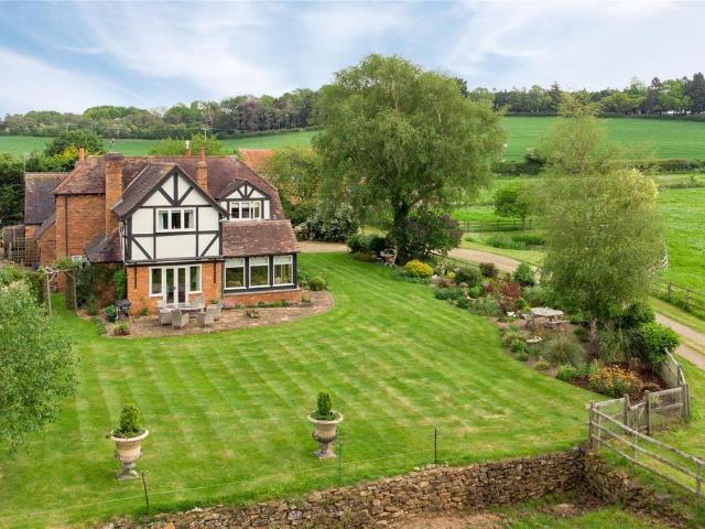 6 bedroom detached house for sale