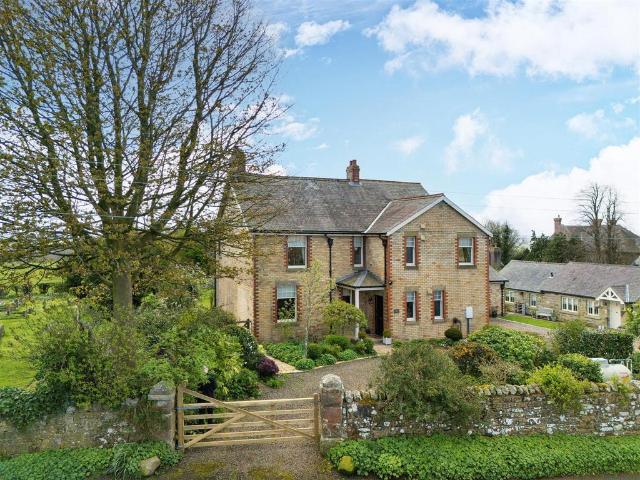 6 bedroom detached house for sale