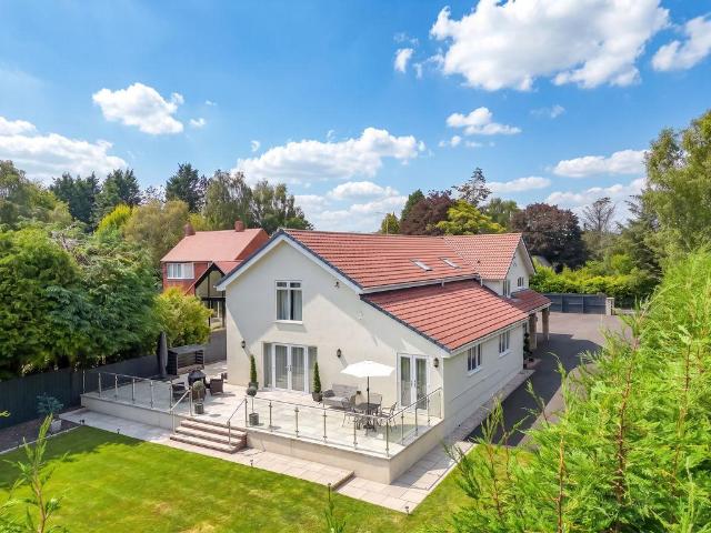 6 bedroom detached house for sale