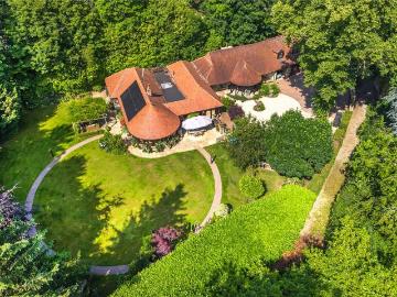 6 bedroom detached house for sale