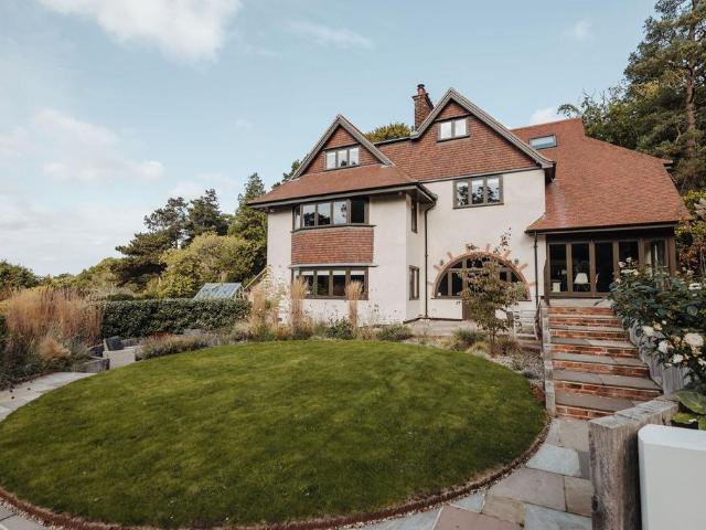 6 bedroom detached house for sale