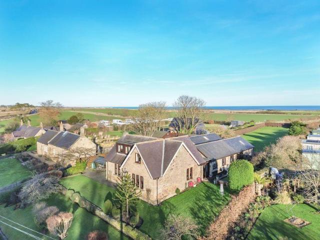6 bedroom detached house for sale