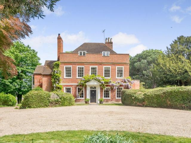 6 bedroom detached house for sale