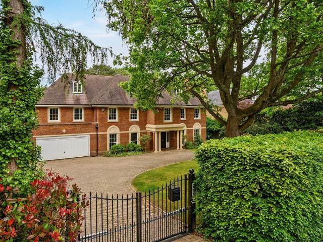6 bedroom detached house for sale