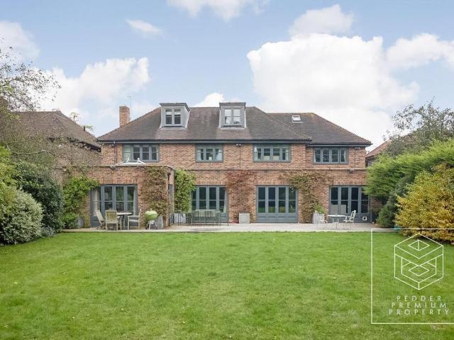 6 bedroom detached house for sale