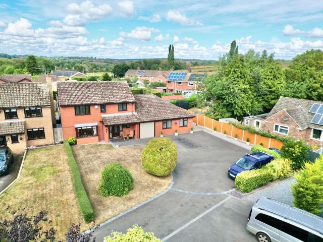 6 bedroom detached house for sale