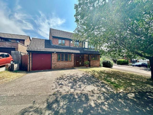 6 bedroom detached house for sale