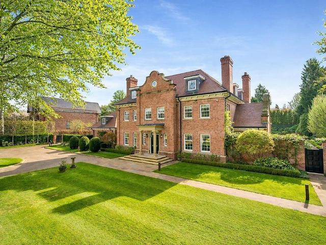 6 bedroom detached house for sale