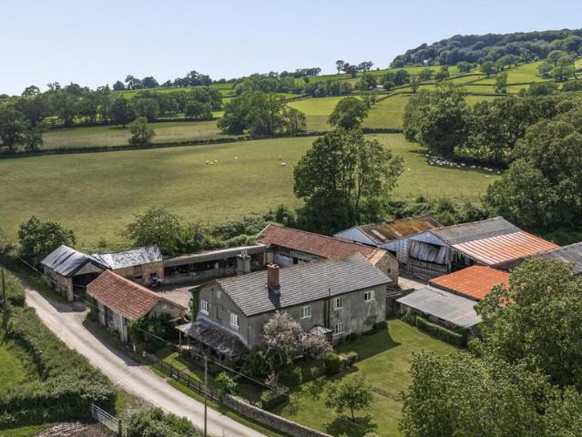 6 bedroom detached house for sale