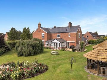 6 bedroom detached house for sale