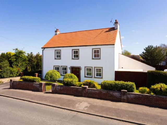 6 bedroom detached house for sale