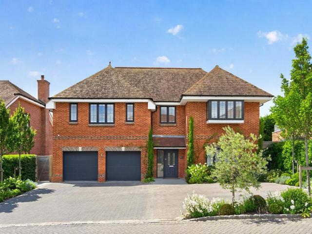 6 bedroom detached house for sale