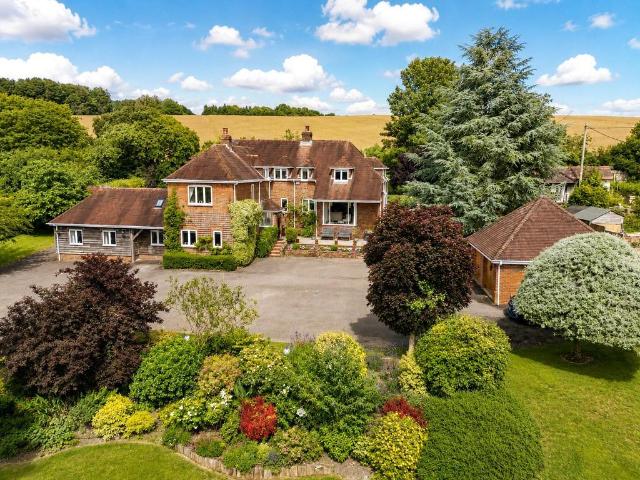 6 bedroom detached house for sale