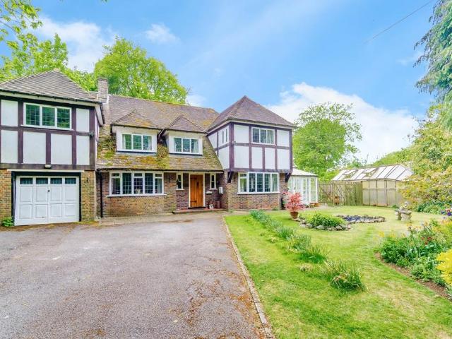 6 bedroom detached house for sale