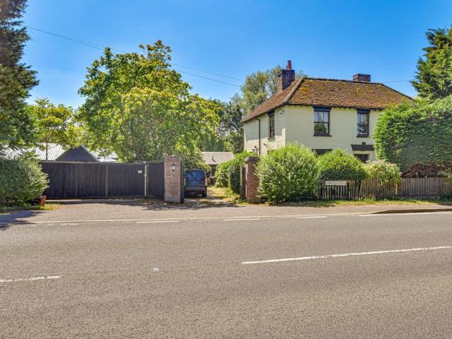 6 bedroom detached house for sale