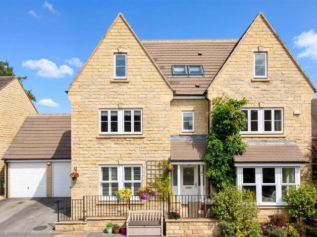 6 bedroom detached house for sale