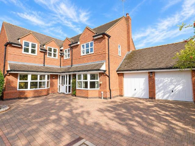6 bedroom detached house for sale