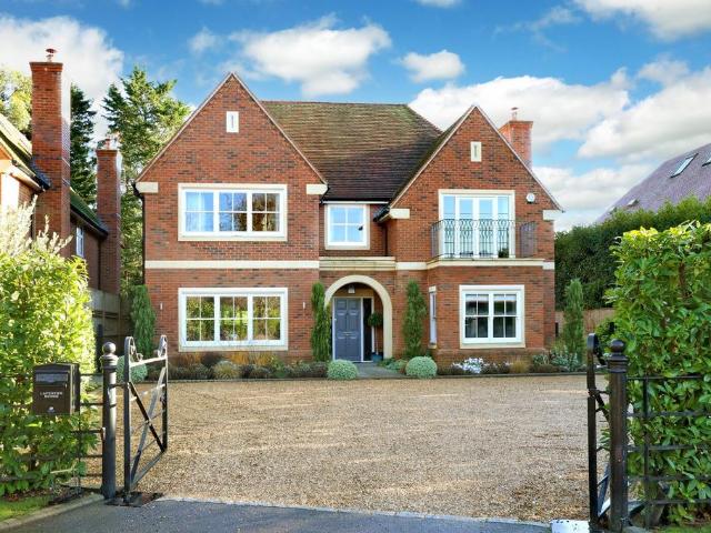 6 bedroom detached house for sale