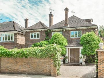 6 bedroom detached house for sale