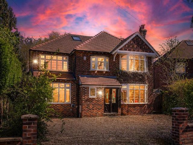 6 bedroom detached house for sale