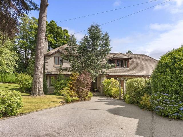 6 bedroom detached house for sale
