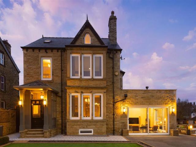 5 bedroom detached house for sale