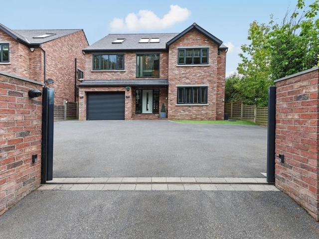 6 bedroom detached house for sale