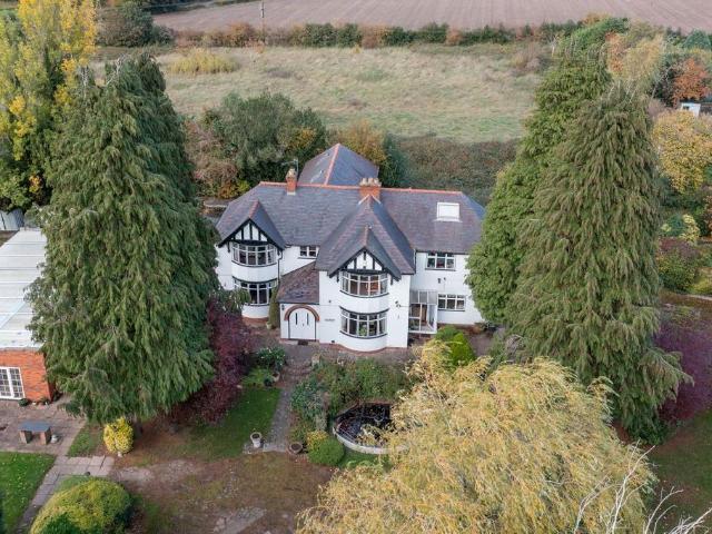6 bedroom detached house for sale