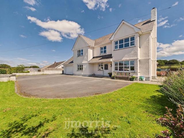 6 bedroom detached house for sale