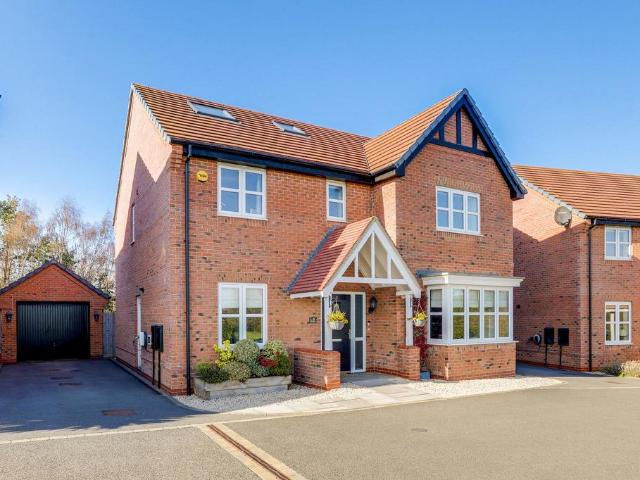 6 bedroom detached house for sale