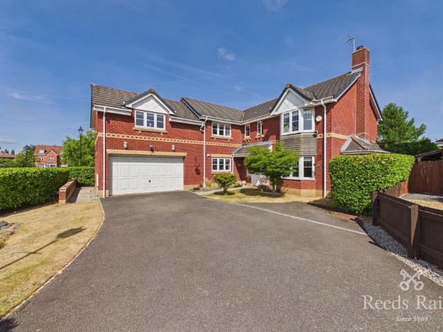 6 bedroom detached house for sale
