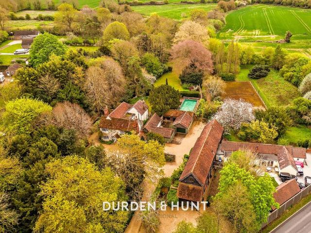6 bedroom detached house for sale