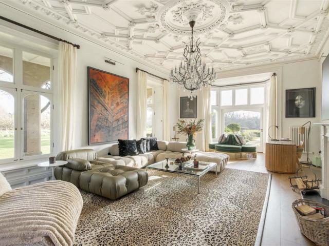 6 bedroom detached house for sale