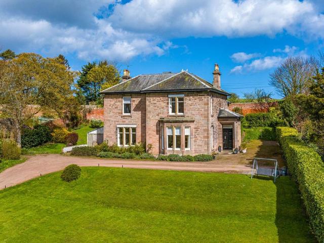 6 bedroom detached house for sale