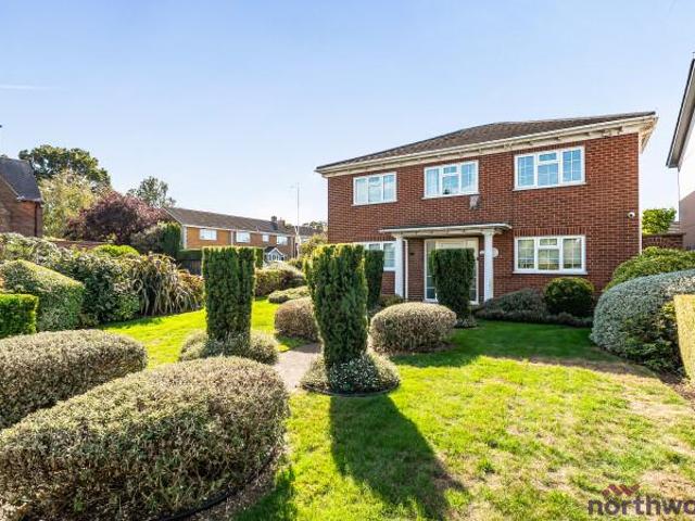 6 bedroom detached house for sale