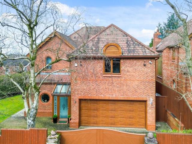 6 bedroom detached house for sale
