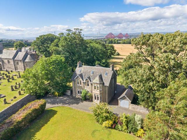 6 bedroom detached house for sale