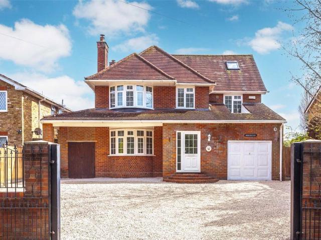 6 bedroom detached house for sale