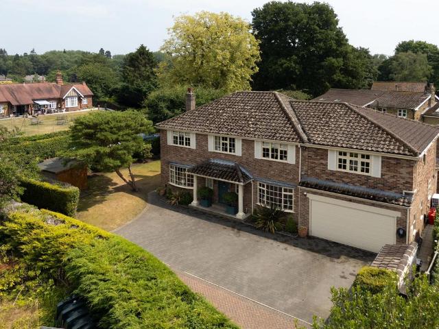 6 bedroom detached house for sale