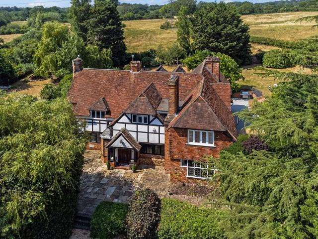6 bedroom detached house for sale